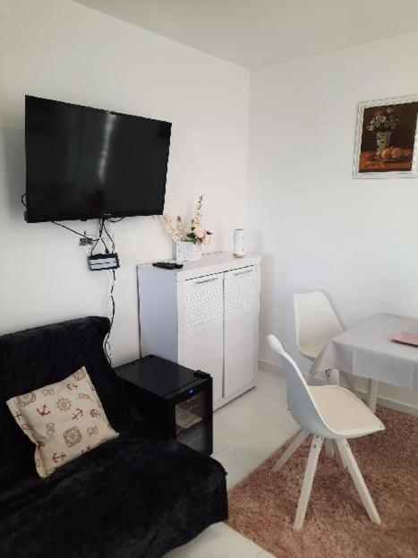 Penzion U Kapitana Apartment Vir Bagian luar foto
